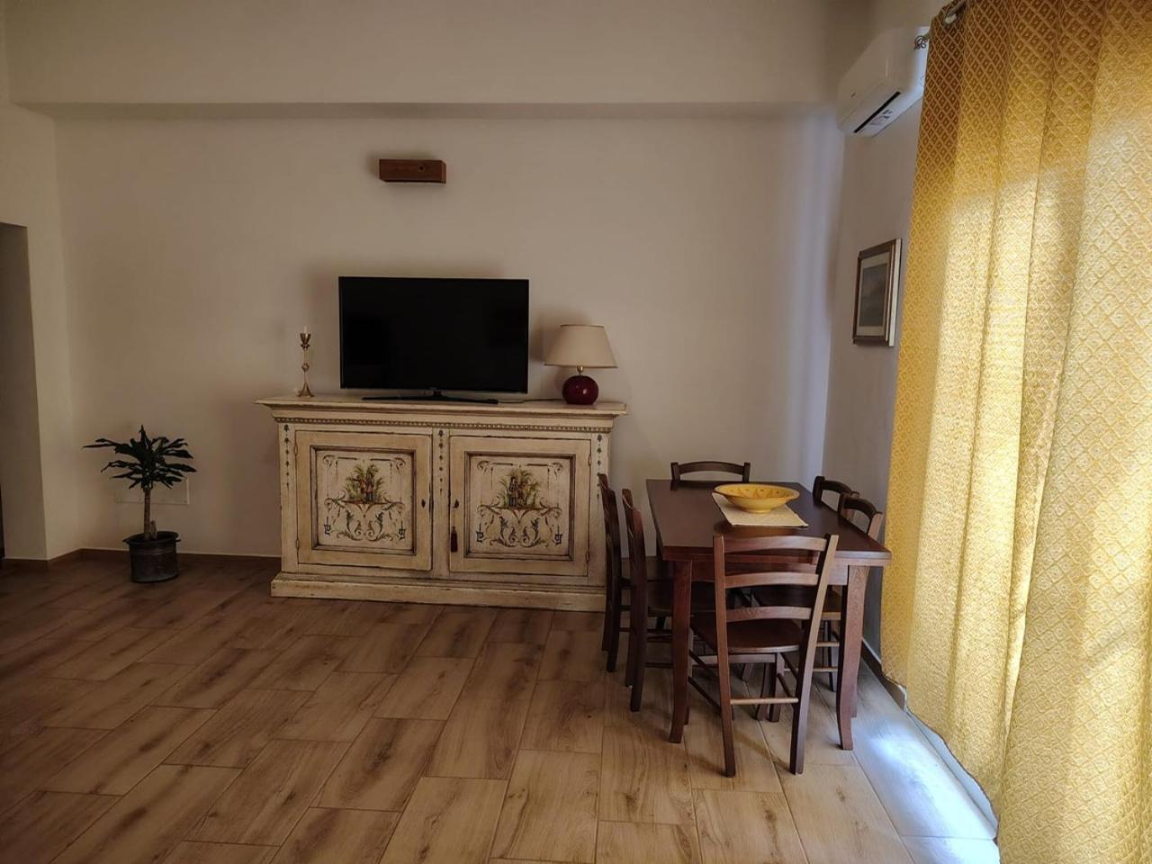 Casa Emma Apartment Càbras Екстериор снимка